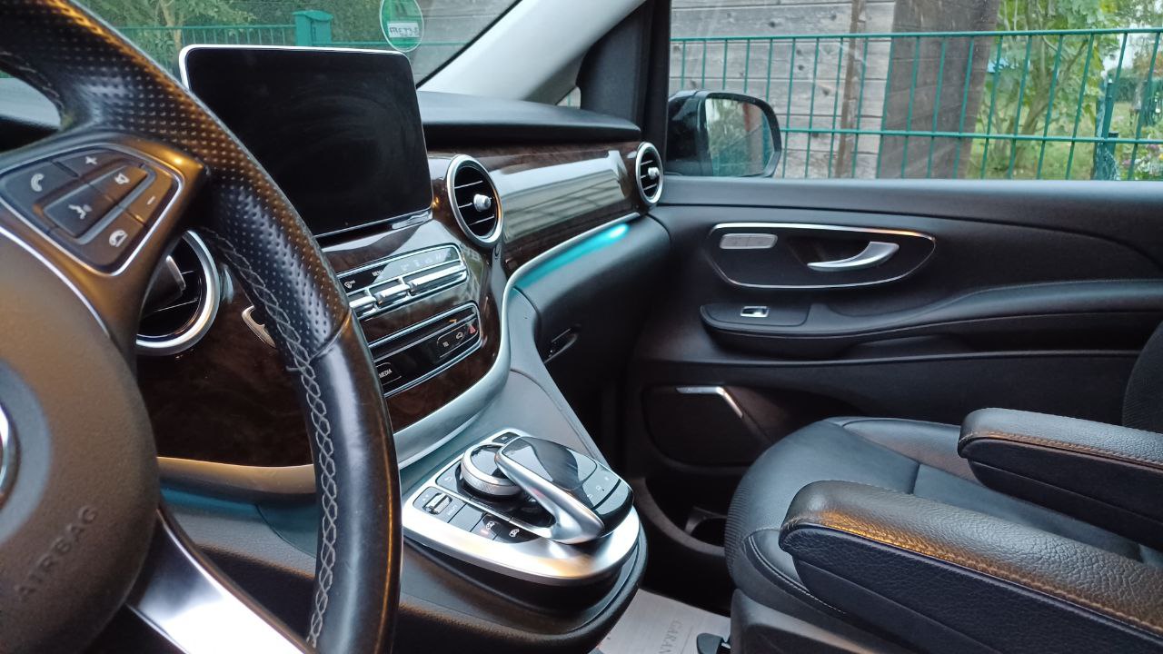 Cockpit und Innenraum einer Mercedes-Benz V-Klasse